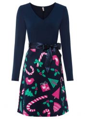 Sukienka mini w fasonie o linii litery A. Niebieskie sukienki damskie bonprix, z aplikacjami, bez kołnierzyka, bez ramiączek, mini. Za 139.99 zł.