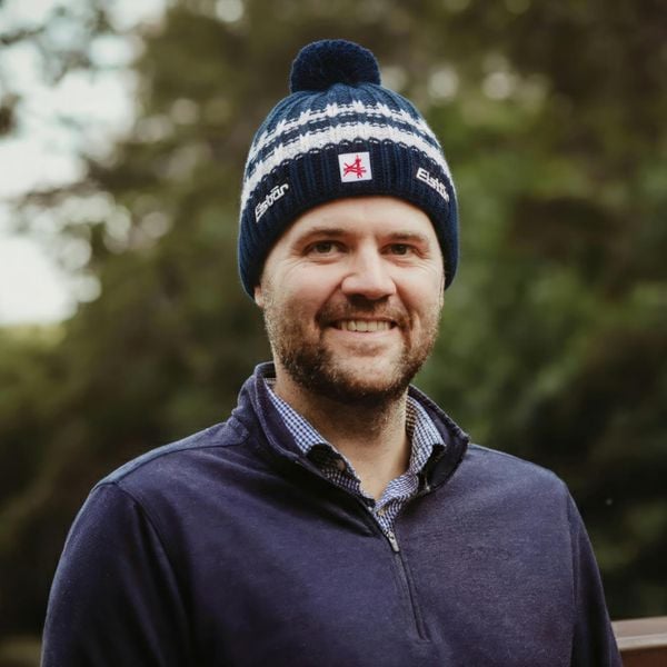 Czapka Eisbar Kova Pompon MÜ SA. Niebieskie czapki męskie Eisbar, bez wzorów, z wełny. Za 205.51 zł.