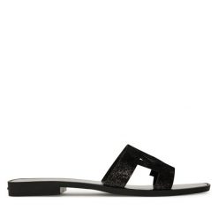 Klapki KARL LAGERFELD. Czarne klapki damskie KARL LAGERFELD, bez wzorów, bez obcasa, bez zapięcia. Za 269.99 zł.
