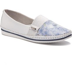 Półbuty LASOCKI WI23-SARA-13. Półbuty damskie Lasocki, bez wzorów, bez obcasa, bez zapięcia. Za 129.99 zł.