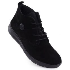 Skórzane botki damskie zamszowe czarne Rieker Z0022-00. Czarne botki damskie Rieker, bez wzorów, ze skóry, bez obcasa, bez zapięcia. Za 252.85 zł.