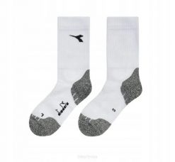 Skarpety tenisowe Diadora Stratouno Match Socks. Białe skarpetki damskie Diadora, bez wzorów, z bawełny. Za 79.00 zł.