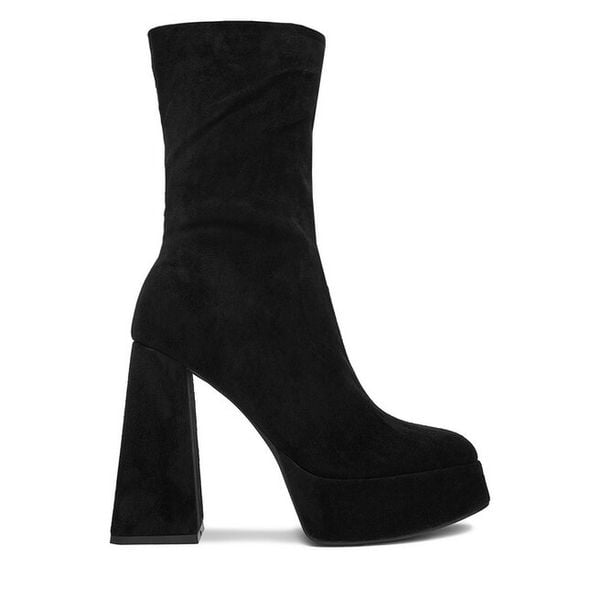 Botki DeeZee. Czarne botki damskie DeeZee, bez wzorów, bez obcasa, na słupku, bez zapięcia. Za 229.99 zł.