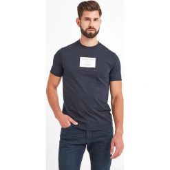 T-SHIRT EMPORIO ARMANI. T-shirty męskie Emporio Armani, l, bez wzorów, bez kołnierzyka, bez ramiączek. Za 419.00 zł.