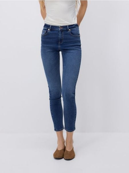 Jeansy slim push up - niebieski. Niebieskie jeansy damskie Reserved, bez wzorów, z bawełny. W wyprzedaży za 65.99 zł.