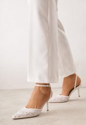 Białe Eleganckie Szpilki Siateczkowe z Cekinami i Koralikami Neamer. Białe szpilki damskie Born2be, z aplikacjami, z satyny, bez obcasa, na szpilce, bez zapięcia. Za 119.99 zł.