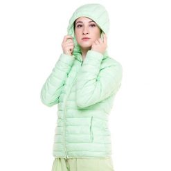 Kurtka z kaptur na co dzień na siłownię. Niebieskie kurtki sportowe damskie LEONE 1947 APPAREL, bez wzorów, z poliesteru, bez ramiączek, bez kaptura, na fitness i siłownię. Za 189.41 zł.