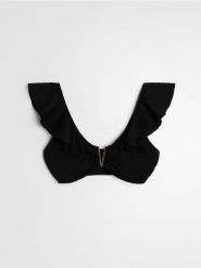 Góra od bikini z falbanami i dekoracyjnym metalem - czarny. Czarne bikini Sinsay, l, bez wzorów. Za 29.99 zł.