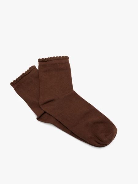 Brązowe skarpety bawełniane z falbanką. Brązowe skarpetki damskie Ryłko, bez wzorów, z bawełny. W wyprzedaży za 22.49 zł.