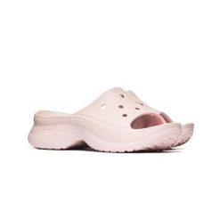 Damskie klapki Crocs BAE SLIDE 211108-6UR. Czerwone klapki damskie Crocs, bez wzorów, z materiału, z okrągłym noskiem, bez obcasa, bez zapięcia. Za 190.20 zł.