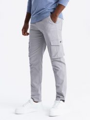 Męskie spodnie STRAIGHT LEG cargo z trójkątnym pinem na kieszeni – szare V3 OM-PACG-0196 - XXL. Szare spodnie materiałowe męskie Ombre Clothing, bez wzorów, z bawełny. Za 137.99 zł.