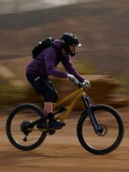 4F Bluza dresowa relaxed z kapturem męska - fioletowa XL. Fioletowe bluzy sportowe męskie 4F, l, bez wzorów, z dresówki, z kapturem, rowerowe. Za 199.99 zł.