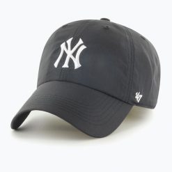 Czapka z daszkiem 47 Brand New York Yankees Brrr CLEAN UP. Białe czapki damskie 47 Brand, na wiosnę, bez wzorów. Za 119.99 zł.
