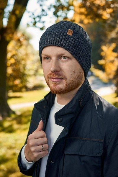 Czapka męska zimowa Brødrene cz12 granatowa 9929. Czapki męskie na zimę, bez wzorów, z materiału. Za 52.99 zł.