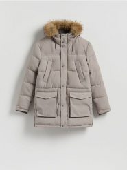 Pikowana parka z kapturem - beżowy. Brązowe parki męskie Reserved, l, bez wzorów, z tkaniny, bez kołnierzyka, z kapturem. Za 459.99 zł.