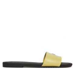 Klapki Calvin Klein Jeans. Żółte klapki damskie Calvin Klein Jeans, bez wzorów, z jeansu, bez obcasa, bez zapięcia. Za 209.99 zł.