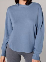 Sweter - niebieski. Niebieskie swetry nierozpinane damskie Sinsay, l, bez wzorów, bez kołnierzyka, bez ramiączek. W wyprzedaży za 27.99 zł.