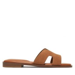 Klapki DeeZee. Brązowe klapki damskie DeeZee, bez wzorów, bez obcasa, bez zapięcia. Za 139.99 zł.