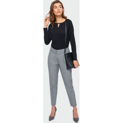 Eleganckie spodnie o klasycznym kroju w kratę. Szorty damskie Greenpoint, bez wzorów, z elastanu, eleganckie. Za 149.99 zł.
