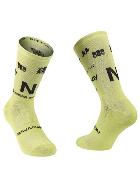 Skarpety rowerowe NORTHWAVE Type Sock żółty. Czarne skarpetki damskie Northwave, bez wzorów, z dzianiny. Za 35.10 zł.