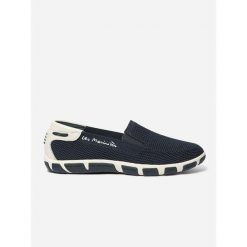 Buty sportowe damskie TBS Slip-on. Niebieskie obuwie sportowe damskie TBS, bez wzorów, bez zapięcia, trekkingowe. Za 399.00 zł.