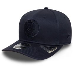 New Era czapka z daszkiem Cap Paris Saint-Germain granatowa. Niebieskie czapki damskie PSG, bez wzorów. Za 179.00 zł.