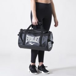 IKONICZNA TORBA SPORTOWA CZARNY POLIESTER. Czarne torby sportowe męskie EVERLAST, bez wzorów, z poliesteru. Za 219.99 zł.