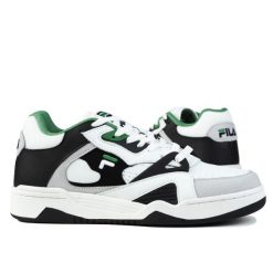 Buty męskie sportowe do chodzenia Fila WAYNE. Białe buty sportowe męskie Fila, bez wzorów, bez zapięcia, trekkingowe. W wyprzedaży za 269.00 zł.
