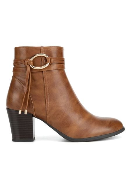 Clara Barson Botki WYL1890-42 Brązowy. Brązowe botki damskie Clara Barson, bez wzorów, ze skóry, bez obcasa, na słupku, bez zapięcia. Za 119.99 zł.