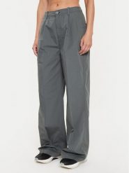Calvin Klein Jeans Spodnie materiałowe J20J223585 Szary Loose Fit. Szare spodnie materiałowe damskie Calvin Klein Jeans, bez wzorów, z bawełny. Za 249.99 zł.