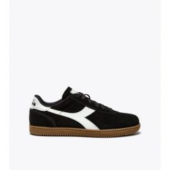 Sneakersy Diadora Tokyo. Czarne obuwie sportowe damskie Diadora, bez wzorów, bez zapięcia. W wyprzedaży za 355.90 zł.