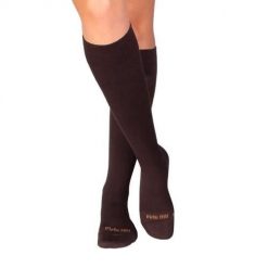 Długie skarpety uciskowe 3/4 z bawełny merceryzowanej brązowe. Brązowe skarpetki damskie OEM, bez wzorów, z bawełny. Za 87.79 zł.