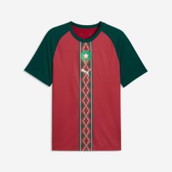 Koszulka piłkarska replika Puma Maroko Mistrzostwa Świata 2026 przedmeczowa. Bluzki damskie Decathlon, s, bez wzorów, sportowe, bez kołnierzyka, bez ramiączek. Za 289.99 zł.