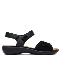 Sandały Josef Seibel. Czarne sandały damskie Josef Seibel, bez wzorów, bez obcasa, na płaskiej podeszwie, bez zapięcia. Za 369.99 zł.
