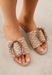 Ciemnobeżowe Klapki Ozdobione Plecionką Wstawką i Klamrą Isirreia. Brązowe klapki damskie Born2be, na lato, bez wzorów, z jeansu, biznesowe, bez obcasa, na płaskiej podeszwie, bez zapięcia. Za 69.99 zł.