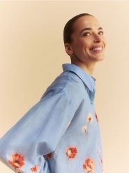 Bawełniana koszula w kwiaty - wielobarwny. Koszule damskie Reserved, l, bez wzorów, z bawełny, bez kołnierzyka, bez ramiączek. Za 119.99 zł.