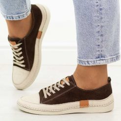 Brązowe nubuk skórzane półbuty damskie T.Sokolski 8260. Brązowe półbuty damskie Sokolski, na jesień, bez wzorów, z jeansu, eleganckie, z okrągłym noskiem, bez obcasa, na płaskiej podeszwie, bez zapięcia. Za 299.00 zł.