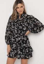 Czarna Rozkloszowana Sukienka Mini w Kwiaty z Falbanką Matera. Czarne sukienki damskie Born2be, l, z aplikacjami, bez kołnierzyka, bez ramiączek, mini, rozkloszowane. Za 159.99 zł.