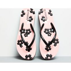 Klapki typu japonki. Różowe klapki damskie MOODO, bez wzorów, bez obcasa, bez zapięcia. Za 14.99 zł.