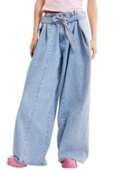 Desigual Marte damskie jeansy W32 niebieskie, szerokie. Niebieskie jeansy damskie Desigual, bez wzorów, z bawełny, długie. Za 356.99 zł.