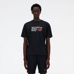 Koszulka męska New Balance MT41524BK – czarna. Czarne koszulki sportowe męskie New Balance, l, bez wzorów, z dresówki, bez ramiączek. Za 59.99 zł.