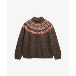 Sweter z golfem damski w jaquardzie Superdry. Brązowe swetry nierozpinane damskie Superdry, xl, bez wzorów, prążkowane, eleganckie, bez kołnierzyka, bez ramiączek. Za 387.05 zł.