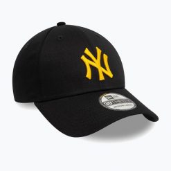 Czapka z daszkiem New Era League Essential 39Thirty New York Yankees. Czarne czapki damskie New Era, na zimę, bez wzorów. Za 119.99 zł.