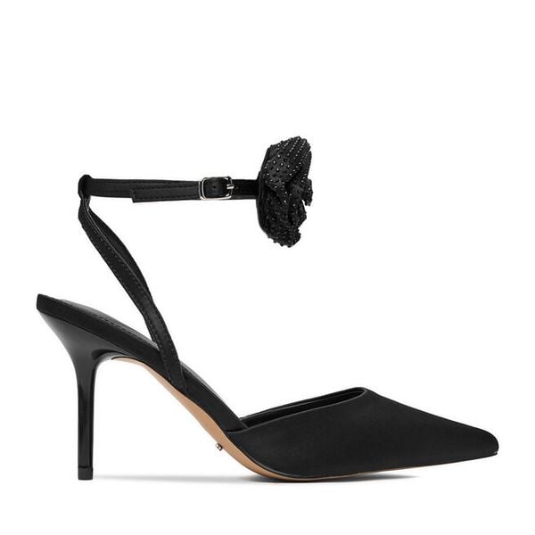 Szpilki DeeZee. Czarne szpilki damskie DeeZee, bez wzorów, bez obcasa, na szpilce, bez zapięcia. Za 149.99 zł.