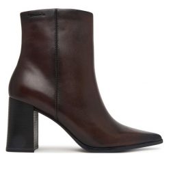 Botki Tamaris. Czerwone botki damskie Tamaris, bez wzorów, bez obcasa, na słupku, bez zapięcia. Za 469.99 zł.