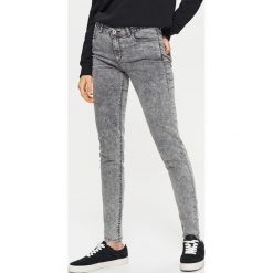 Jeansy PUSH UP - Jasny szary. Szare jeansy damskie Cropp, bez wzorów, z jeansu. Za 59.99 zł.