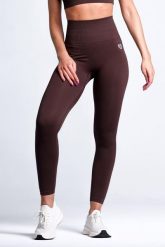 Legginsy bezszwowe damskie prążkowane Sunset. Czarne legginsy damskie Make Us Strong, bez wzorów, z materiału. Za 149.99 zł.