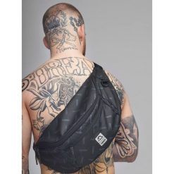 MANTO saszetka PULSE XXL czarna. Czarne saszetki i nerki męskie Manto. W wyprzedaży za 119.00 zł.