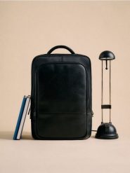 Pojemny plecak z uchywtem - czarny. Czarne plecaki męskie Reserved, bez wzorów. Za 179.99 zł.
