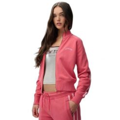 Bluza damska Superdry Essential Logo. Czerwone bluzy damskie Superdry, bez wzorów, sportowe, bez ramiączek, bez kaptura. Za 309.40 zł.